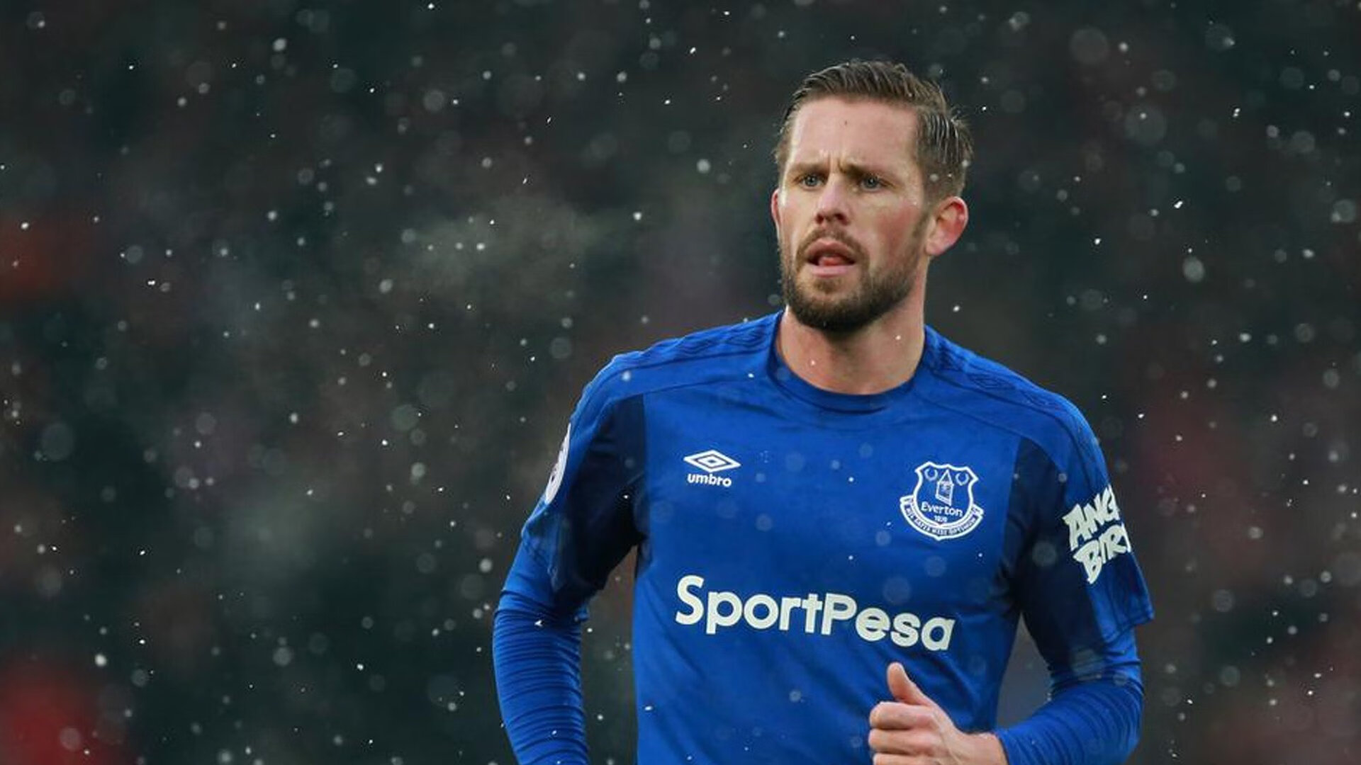 凯恩重要时刻表现优异，巴塞罗那带队取胜！全场沸腾不已